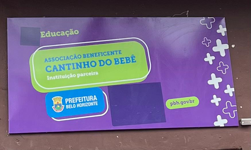 Placa da Associação Beneficiente Cantinho do Bebê